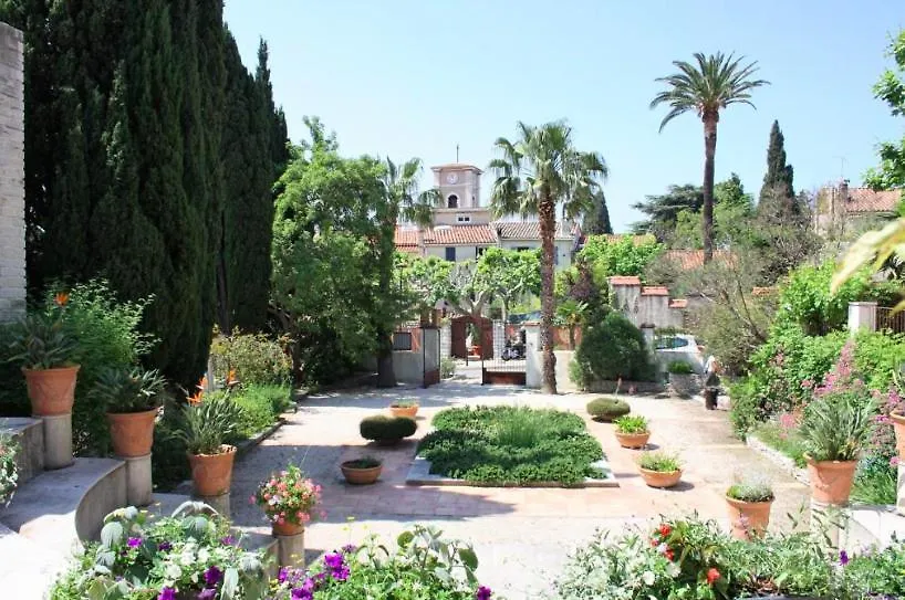 Studio Canaille Cassis 0*,